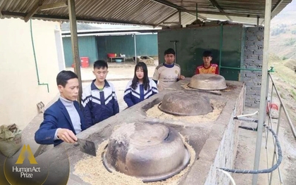 "Nồi cám tuổi thơ” và công trình giúp học trò thoát cảnh tắm nước lạnh mùa đông của thầy giáo vùng cao
