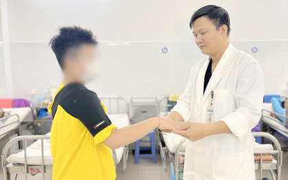 Bác sĩ Đà Nẵng - TPHCM hội chẩn trong đêm cứu bé trai 10 tuổi bị đột quỵ não hiếm gặp
