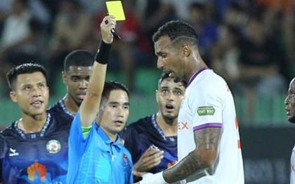 Lộ diện cầu thủ đầu tiên bị phạt nguội ở V-League 2023/2024