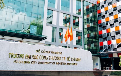 Một trường đại học thưởng Tết Nguyên đán cho lao công cao như hiệu trưởng