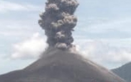 Núi lửa Anak Krakatau “thức giấc” khiến người dân Indonesia hoảng sợ