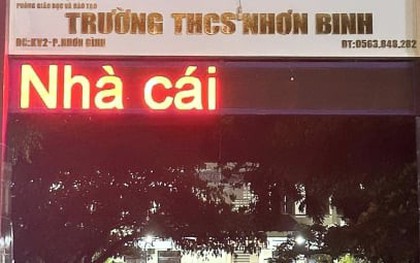 "Nhà cái" cá độ xuất hiện trên bảng LED trường học ở Bình Định