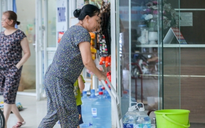 Mất nước gần nửa tháng, cư dân KĐT ở Hà Nội vẫn nhận hóa đơn cao gấp 6 lần