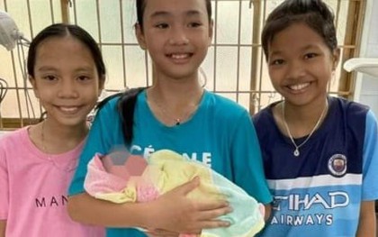 Ba học sinh “nhặt được” bé gái 2 ngày tuổi