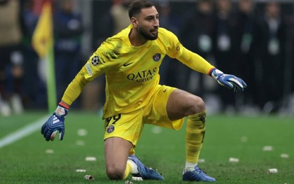 Cổ động viên AC Milan in tiền giả ném Donnarumma