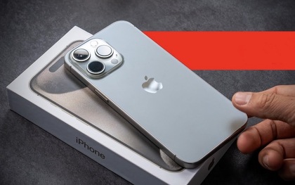 iPhone 15 Pro Max giá 5 triệu đồng: Giống bản 35 triệu đến 90%, một chi tiết giúp phân biệt để không bị "hớ"