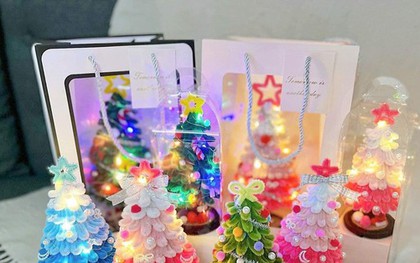 Bạn trẻ làm cây thông bằng kẽm nhung độc lạ, kiếm tiền triệu mùa Noel