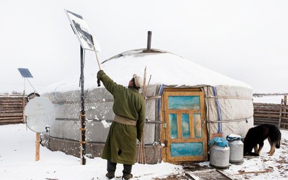 Công nghệ số trên thảo nguyên Mông Cổ: Những du mục "vừa cưỡi ngựa vừa xem điện thoại"