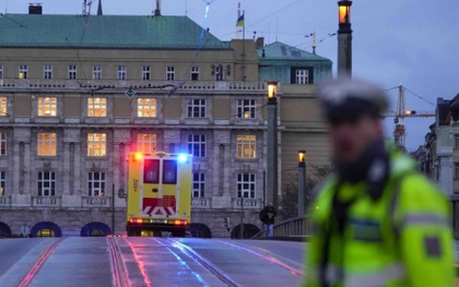 Praha mở đường dây nóng khủng hoảng, tăng cường hỗ trợ người dân sau vụ xả súng