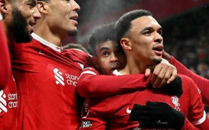 Liverpool thắng kịch tính trước Fulham