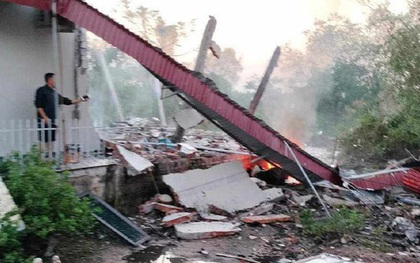 Sau tiếng nổ lớn, tường nhà dân đổ sập, nghi có người tử vong bên trong