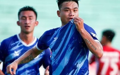 Cựu cầu thủ U23 Việt Nam 2 lần gặp cảnh éo le: Đội cũ vỡ nợ, đội mới thiếu tiền