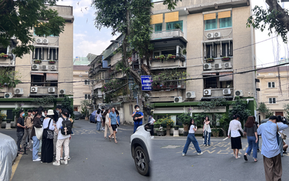 Dù bị phàn nàn nhưng "con hẻm Hàn Quốc" vẫn chật kín người chụp hình, người dân chán nản vì mất không gian chung