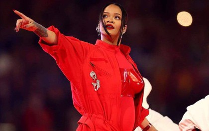Rihanna khoe bụng bầu lần 2 trên sân khấu Super Bowl?