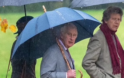 Chiếc ô duy nhất trên thế giới của Vua Charles