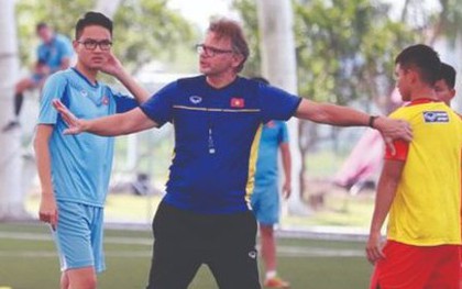 Lãnh đạo VFF nói về quá trình đàm phán với HLV Philippe Troussier