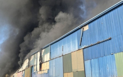 Cháy gần 1.500m2 nhà xưởng tại Thanh Oai, Hà Nội