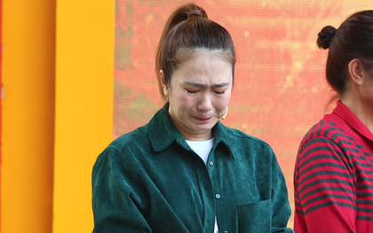 MC Thanh Thảo Hugo bật khóc: Phải mặc quần áo Tết từ vải vụn nhặt về