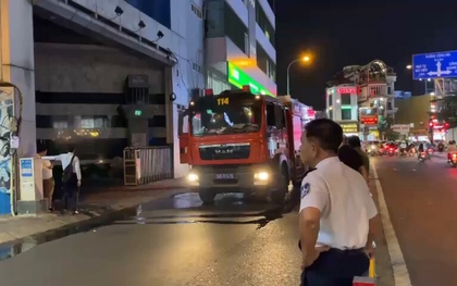 Cháy tại tòa nhà cho thuê văn phòng ở TP.HCM, nhiều người hoảng loạn bỏ chạy