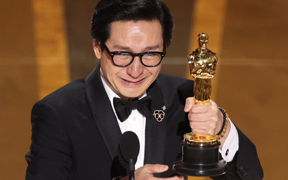 Tài tử vừa đoạt Oscar 2023 từng đóng chung với Trương Ngọc Ánh, có cú hồi sinh thần kỳ sau gần 40 năm mờ nhạt
