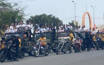 Chính quyền nói gì về vụ người đẹp ngồi xe Jeep cắm cờ nước ngoài, tài xế mặc rằn ri?