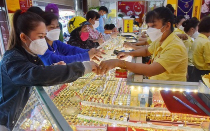 Giá vàng giảm mạnh