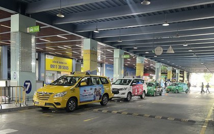 Khách đi taxi từ Tân Sơn Nhất "cõng" thêm nhiều loại phí mới