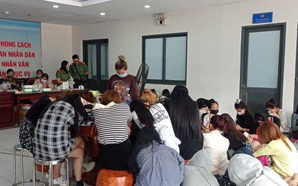 TP.HCM: Hơn 130 người trong quán karaoke bị đưa đi kiểm tra ma tuý