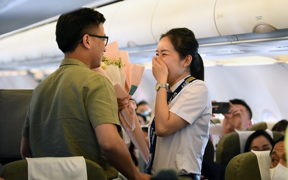 Nữ cơ phó xúc động vì chồng bất ngờ xuất hiện trên chuyến bay đặc biệt ngày 8/3