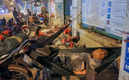 Người dân TP.HCM thức trắng đêm chờ rút bảo hiểm xã hội một lần