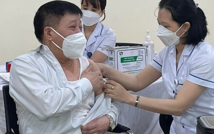 Bệnh nhân đang điều trị COVID-19 đều thuộc nhóm cần tiêm vaccine mũi 4