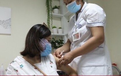 Một tuần 2.000 ca mắc COVID-19, vẫn còn nhiều nơi tiêm vaccine thấp