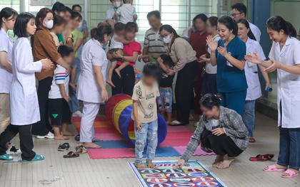 Phía sau ngày hội đặc biệt cho trẻ tự kỷ ở Đà Nẵng: “Nghe con nói được vài tiếng, vợ chồng tôi hạnh phúc lắm…”