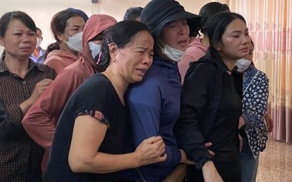 Vợ tài xế tử vong trong vụ lật xe dưa ở Phú Yên: "Anh về sớm hơn nhưng đau lắm"