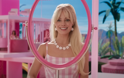 Margot Robbie không thể "hồng" hơn trong trailer mới của Barbie