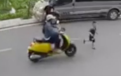 Danh tính cặp vợ chồng đánh nữ tài xế xe máy tông vào trẻ chạy sang đường