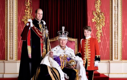 Chân dung Vua Charles bên hai người thừa kế ngai vàng