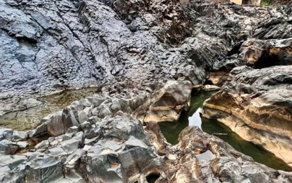 Vẻ đẹp hùng vĩ của bãi đá cổ triệu năm tuổi ở Gia Lai