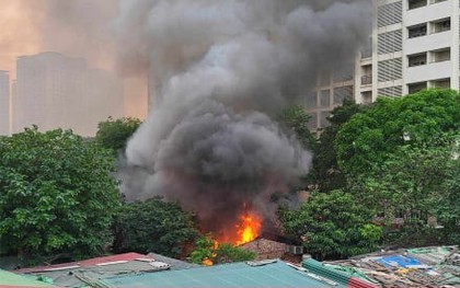 Cháy dãy nhà tạm sát làng sinh viên khu đô thị Pháp Vân, Hà Nội