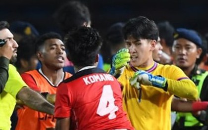 Thủ môn U22 Thái Lan xin lỗi, đổ tại cầu thủ Indonesia đấm đồng đội