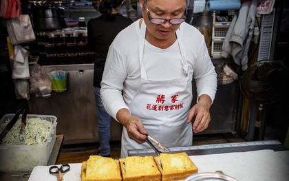 "Bánh mì quan tài": Món ăn nghe tên đã sợ, du khách vẫn nườm nượp tìm đến