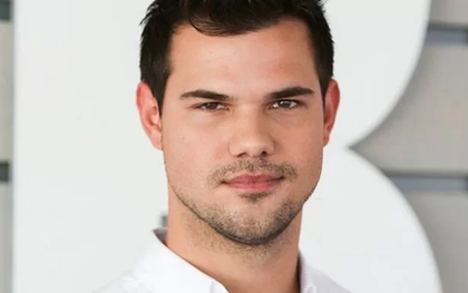 "Người Sói" Taylor Lautner không còn căm ghét bom tấn Chạng Vạng