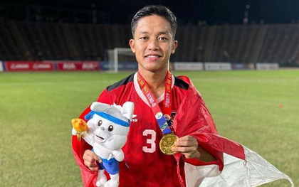 Giành HCV SEA Games, cầu thủ U22 Indonesia lấy tiền thưởng để xây nhà cho cha