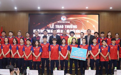 Đội tuyển nữ Việt Nam nhận 5,8 tỷ đồng tiền thưởng sau SEA Games 32