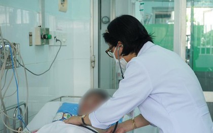 Người đàn ông nguy kịch vì ăn ve sầu tưởng đông trùng hạ thảo