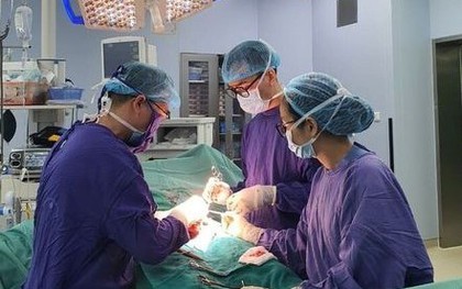 Tự tiêm silicon để "cậu nhỏ" hoành tráng, người đàn ông 43 tuổi gánh hậu quả nặng nề