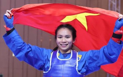 Nữ võ sĩ Việt Nam nén đau, “chấp” đối thủ 1 chân vẫn giành HCV SEA Games 32