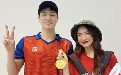 Đi cổ vũ dàn hot boy bơi lội Việt Nam giành HCV, Hoà Minzy chốt luôn thầy dạy bơi cực chất cho Bo Thúi, được Huy Hoàng tặng linh vật SEA Games 32