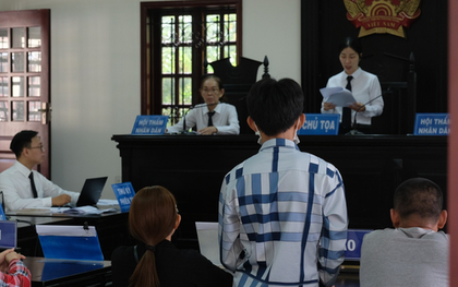 Bé trai 14 tuổi "làm chuyện người lớn" với bạn