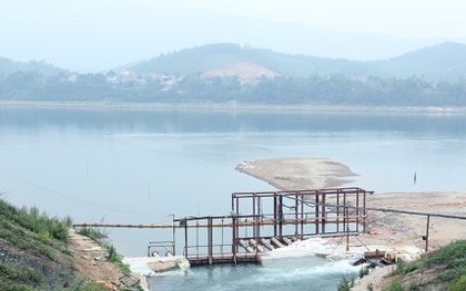 Sử dụng trạm bơm nước khẩn cấp vì sông Đà khô cạn